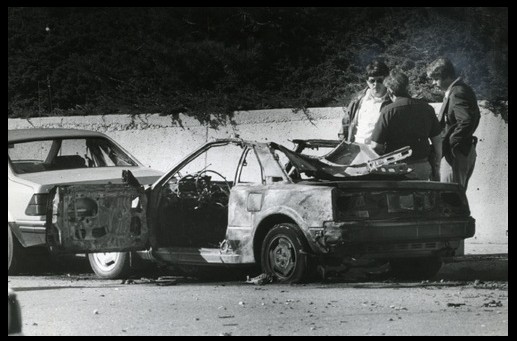 爆発後のホフマンの車